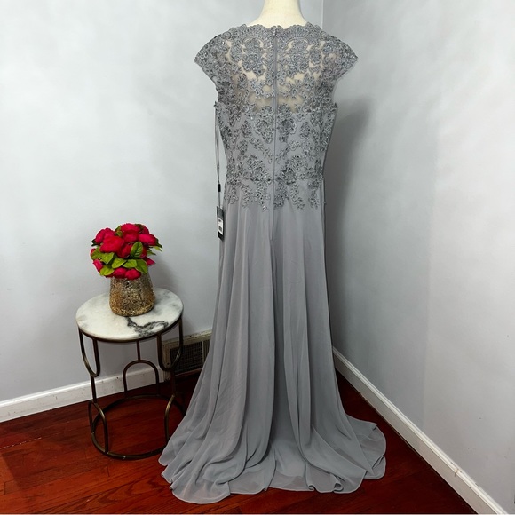 La Femme Silver Embroidered & Embellished Cap Sleeve Gown- New With Tag -Reemoly - Picture 16 of 17